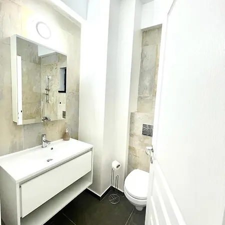 Gloria Apartment *